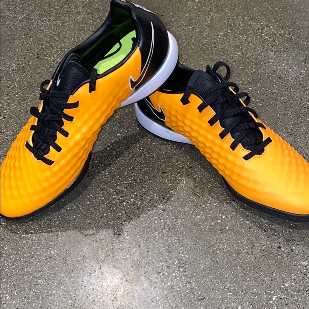 Nike mercurial vapor indoor shoes